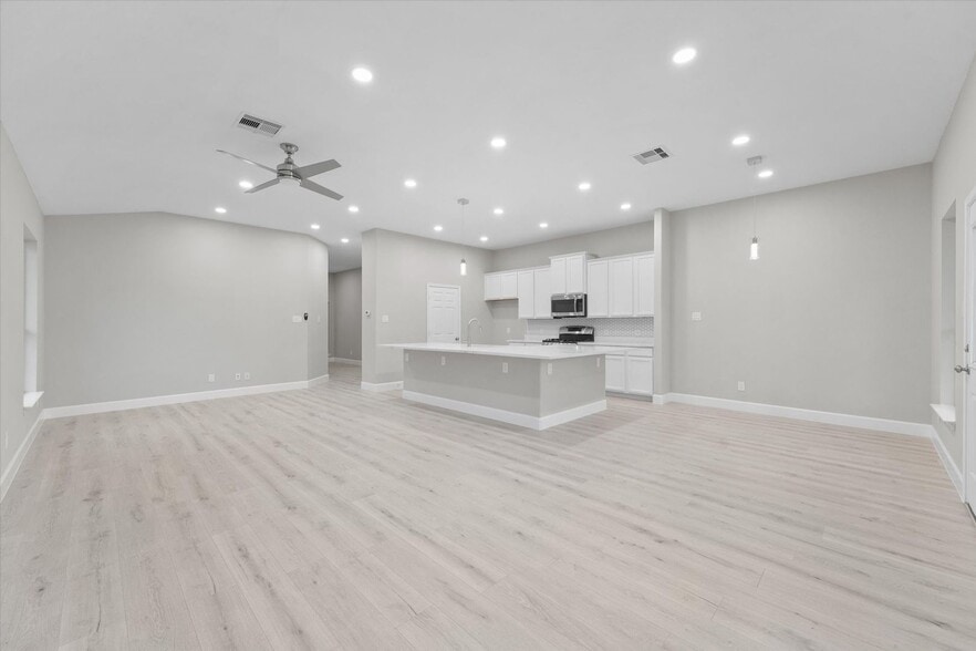 Building Photo - 21405 Naples Holw Ln