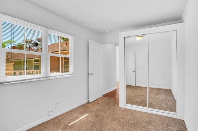 Building Photo - Stunning Northridge 4+2 Single Family House