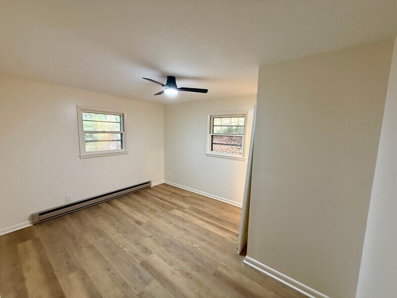 Building Photo - 130 Maple Dr