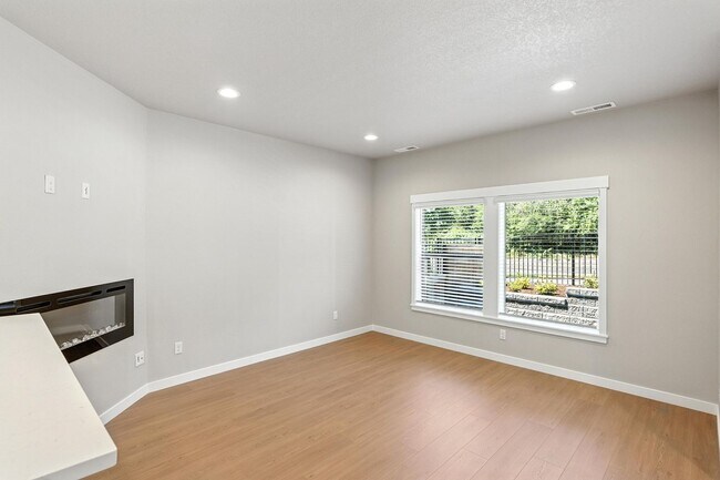 Building Photo - Brand New Townhome in Pleasant Valley Vill...