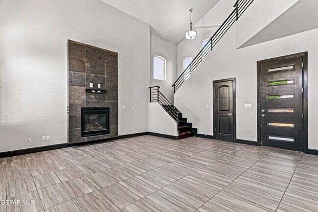 Building Photo - 12744 Midland Ct