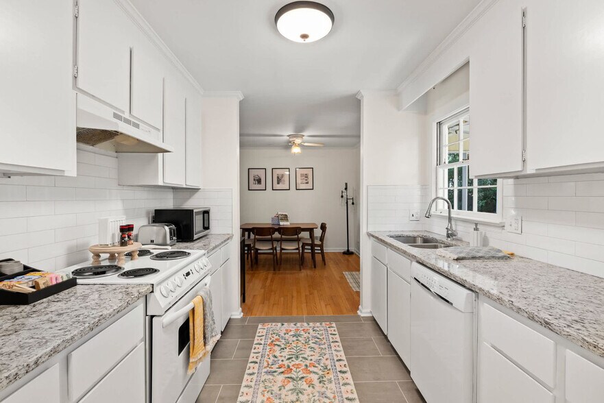 Building Photo - 1516 Maple St