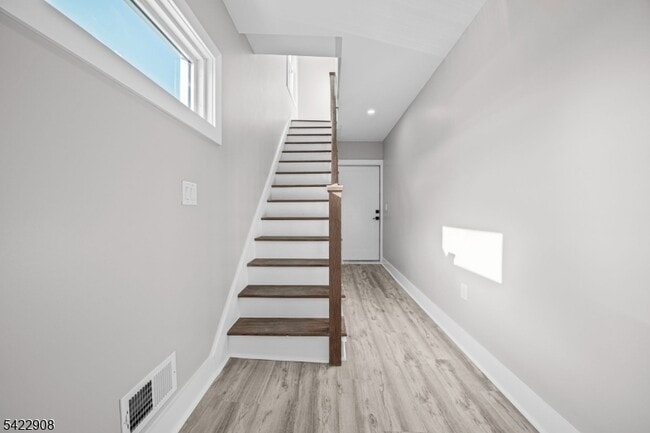 Building Photo - 100 Kansas St