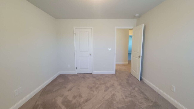Building Photo - "Spacious 4-Bedroom Retreat with Modern Gr...