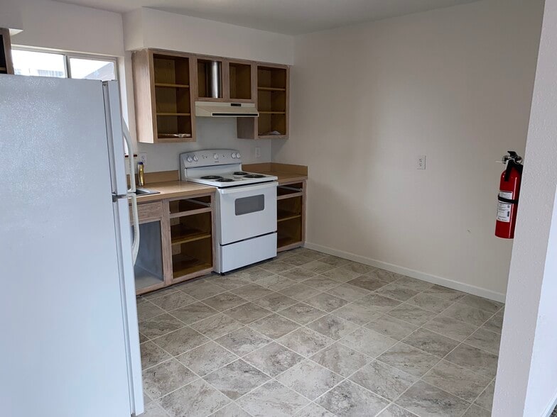 Building Photo - 404 W 5th Ave