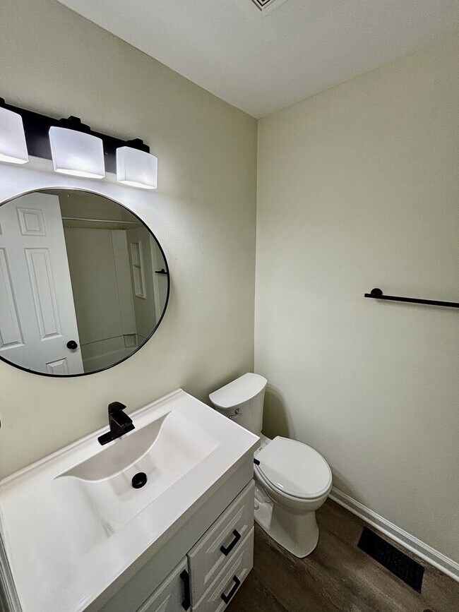 Building Photo - Cozy and Renovated 2 Bed 1 Bath Apartments in the Heart of Wake Forest!