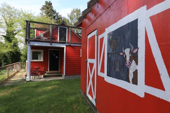 Building Photo - Artsy Studio in Westhaven with Attic Bedroom