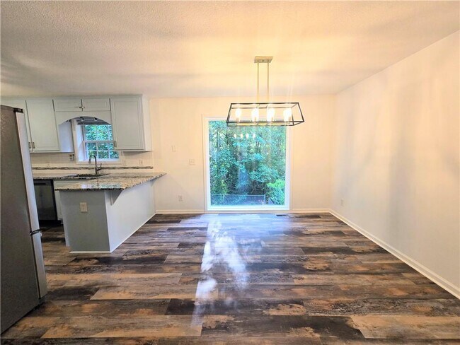 Building Photo - 3060 Glen Wallace Dr