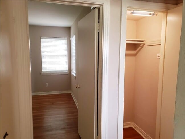 Building Photo - 585 Classen Dr