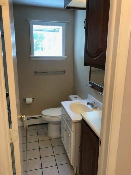 Building Photo - 33 Meadowlark Dr