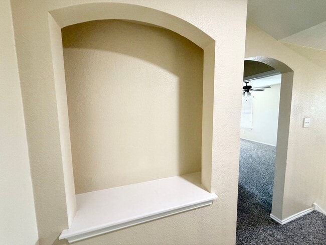 Building Photo - 6404 Mundo Dr