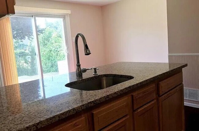 Building Photo - 406 Strathaven Ct