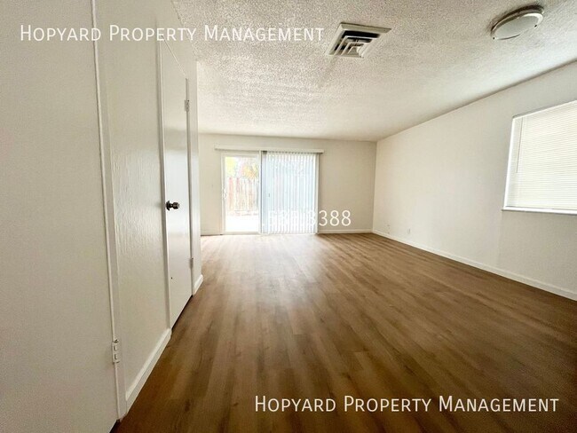 Building Photo - 1073 Kottinger Dr