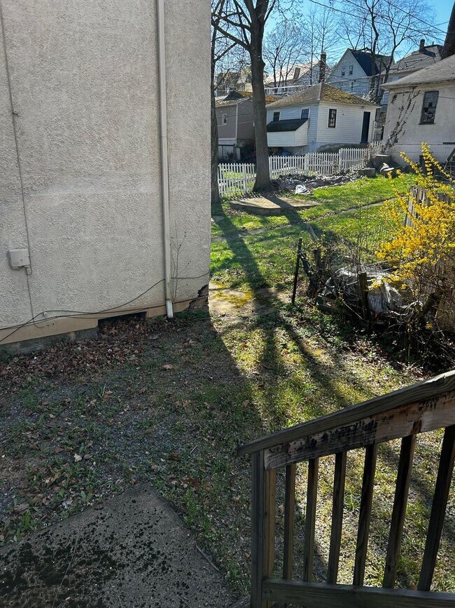 Building Photo - 1326 E Gibson St