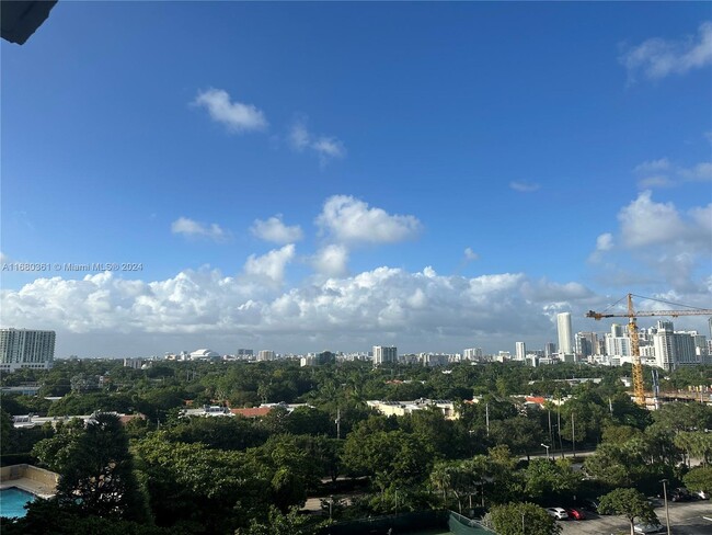 Building Photo - 2475 Brickell Ave