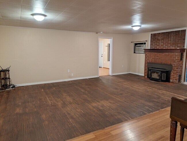 Building Photo - 12633 E Lake Dr