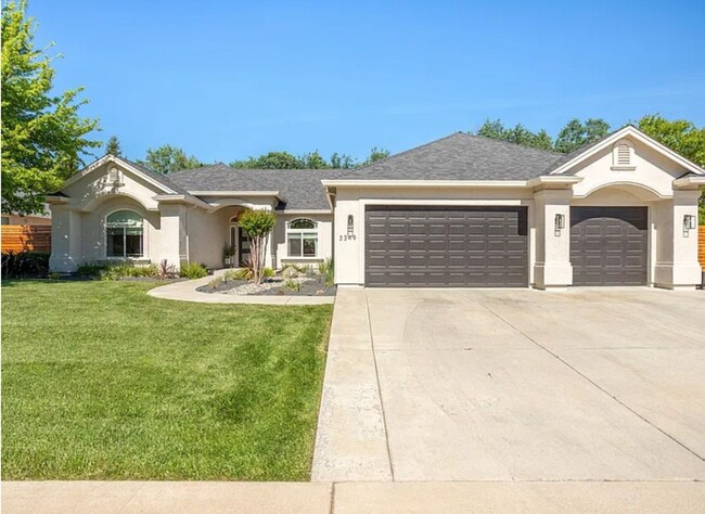 Building Photo - Beautiful Custom East Redding Home with a ...
