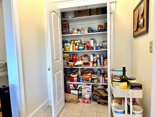 Building Photo - 27 Glenville Ave