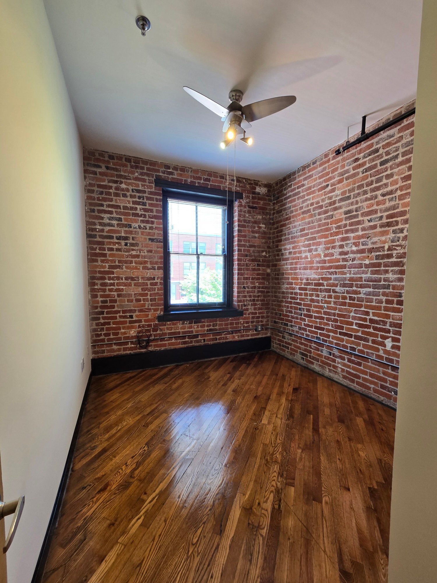 Building Photo - 1318 W Broad St