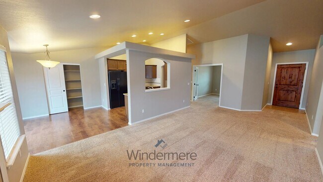 Building Photo - 247 Chapra St