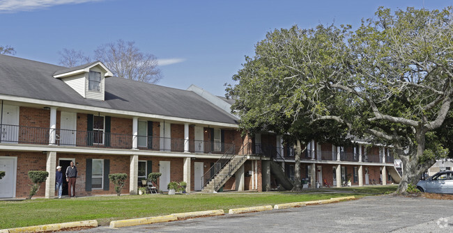 Building Photo - The Colonial Apartments