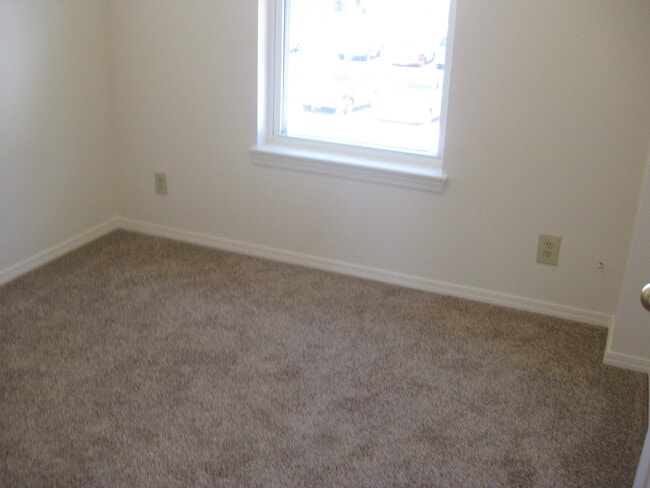 Building Photo - 804 Defoe St