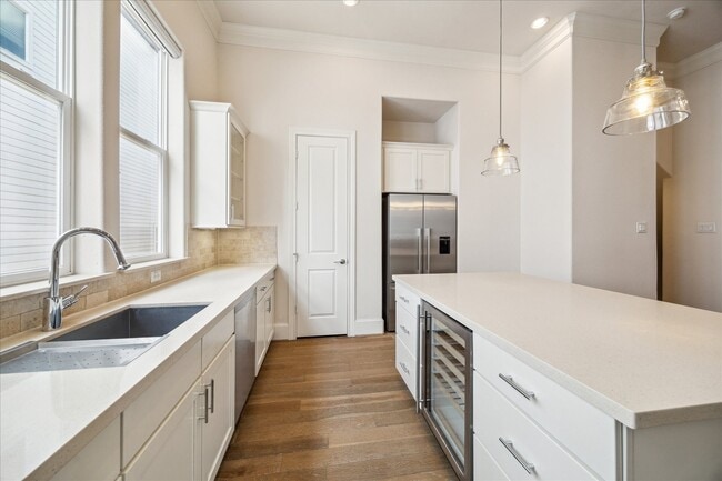 Building Photo - 2928 Rusk St