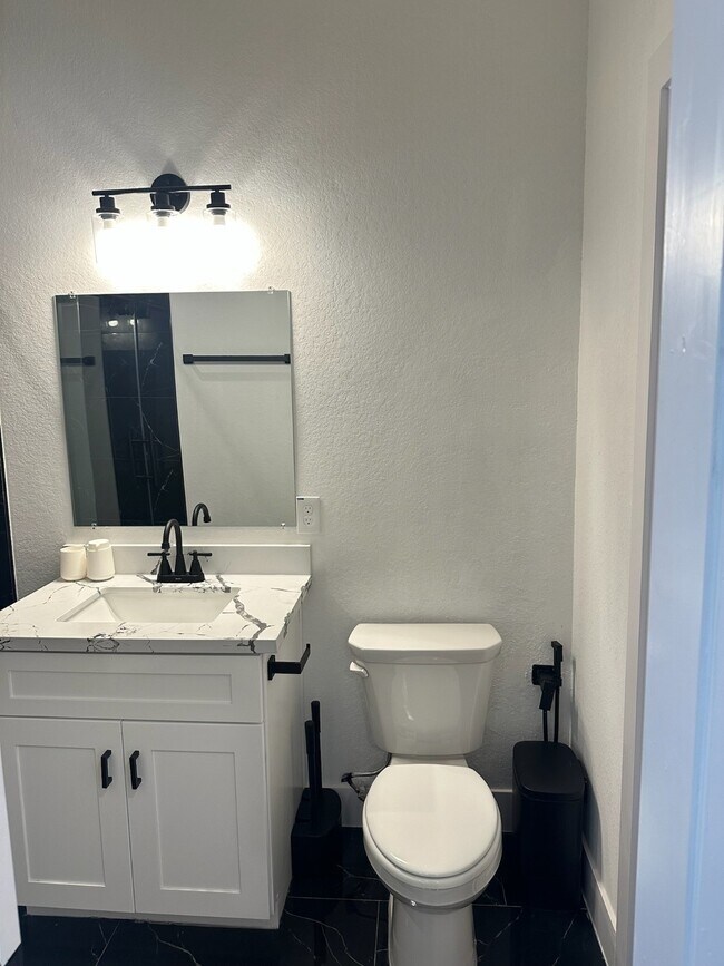Building Photo - 5774 Heron Dr
