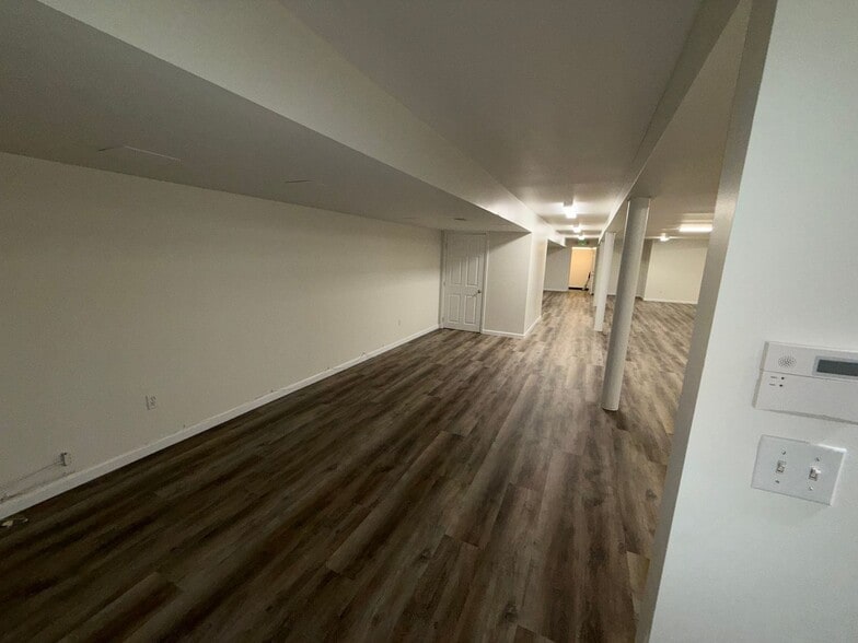 Building Photo - 17A N Main St