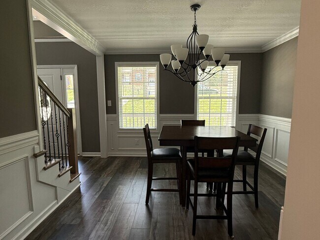 Building Photo - Pet Friendly Four Bedroom!