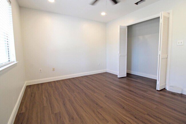 Building Photo - 3 Bedroom Townhouse in Gleneagles Community of Bluewater Bay!