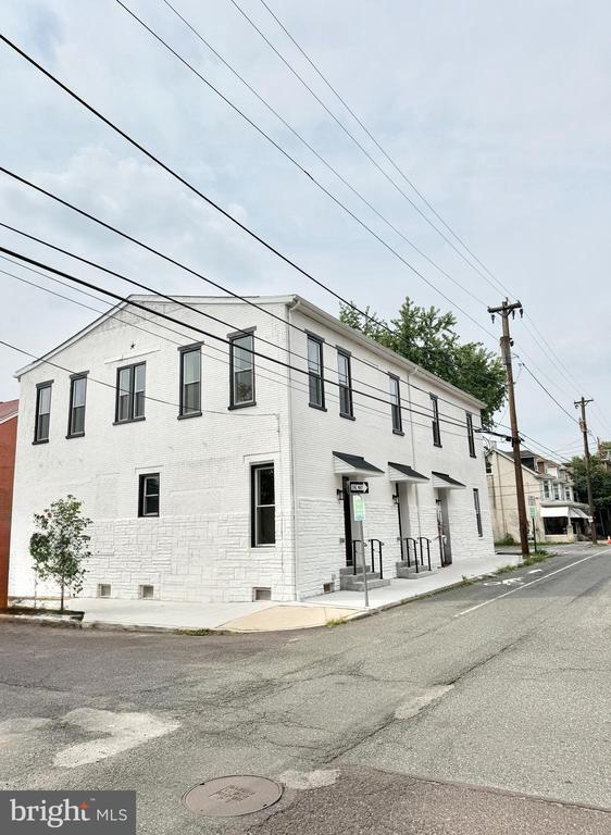 Building Photo - 151 N York St