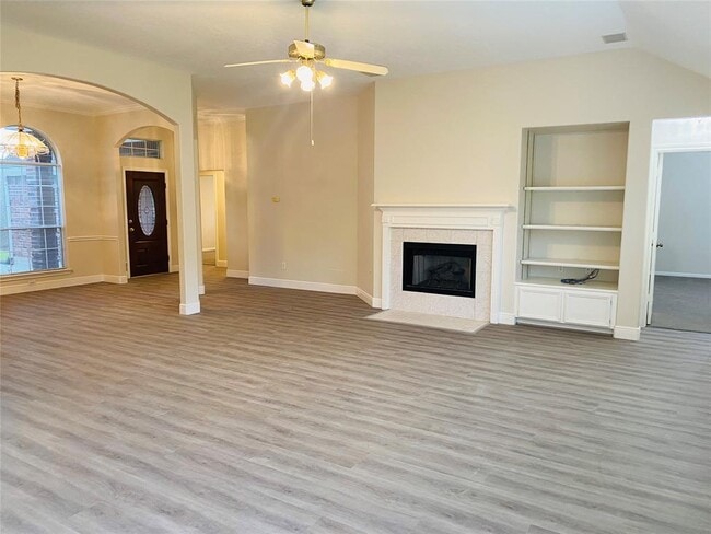 Building Photo - 12118 Green Trails Dr