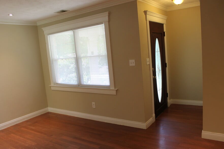 Building Photo - 3688 Idle Creek Dr