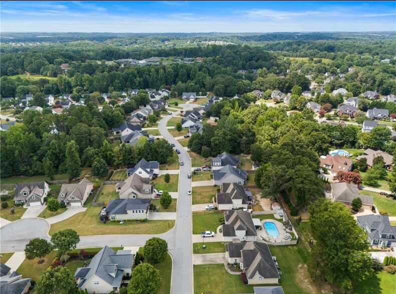 Building Photo - 411 W Sundance Dr