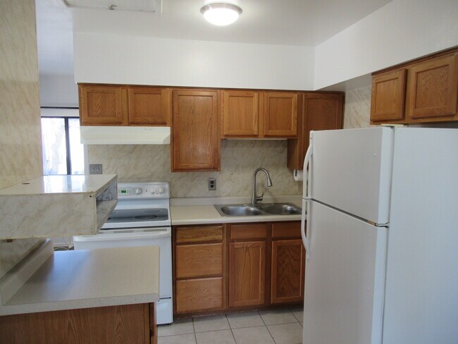 Building Photo - 2604 Tremont St