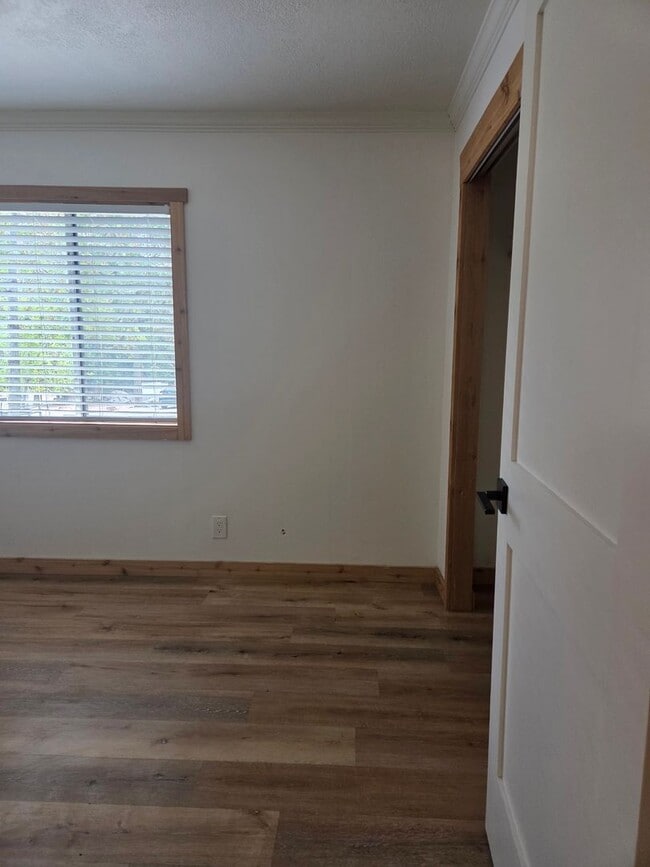 Building Photo - Comfortable Mountain Living in Twain Harte...