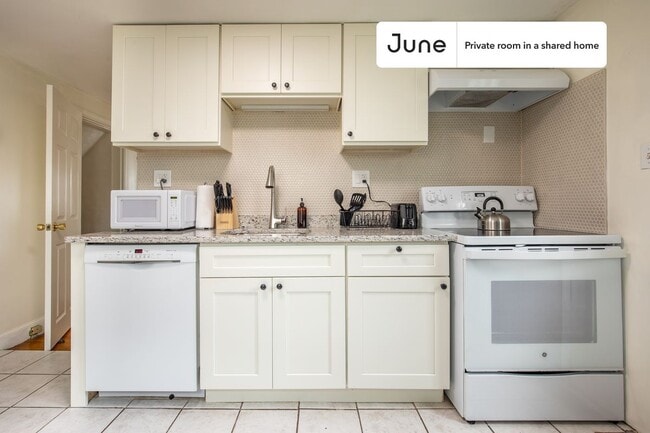 Building Photo - Room in Shared 5 bed/2 bath home