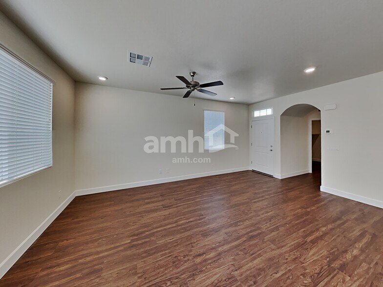 Building Photo - 1709 Macchia Ave