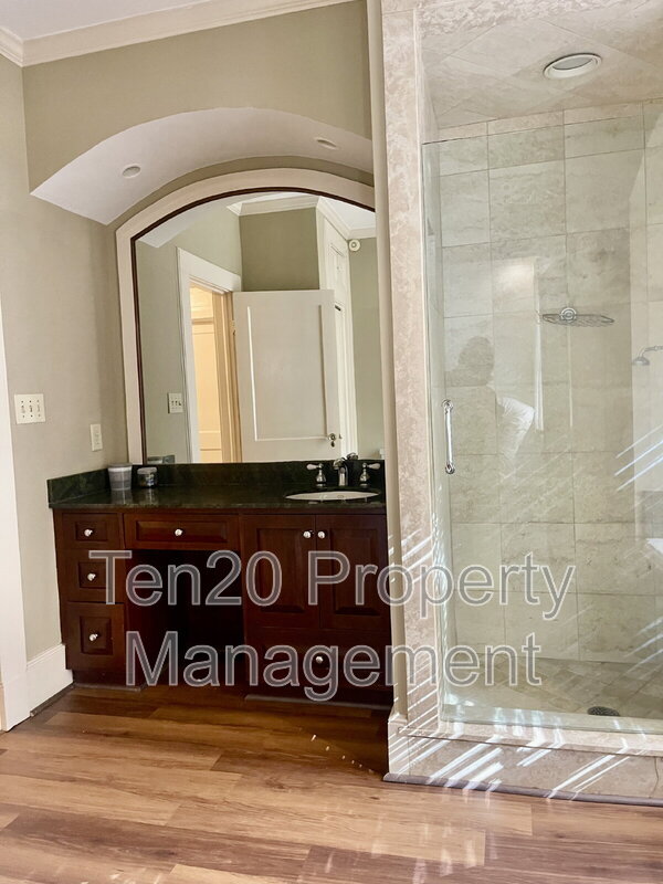 Building Photo - 1818 Slade Dr