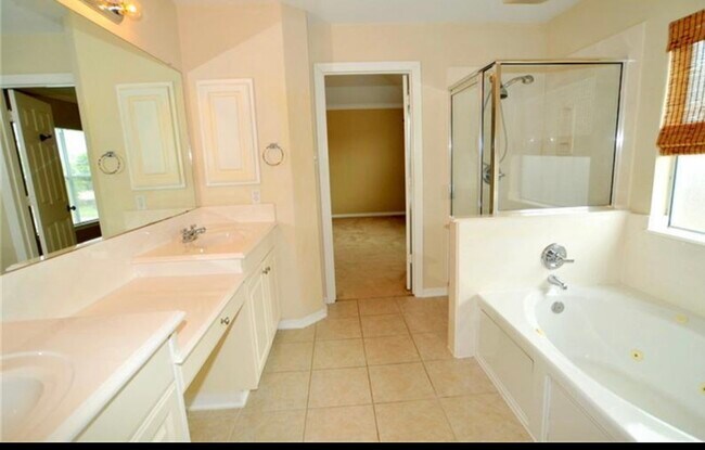 Building Photo - 1030 Walnut Pointe