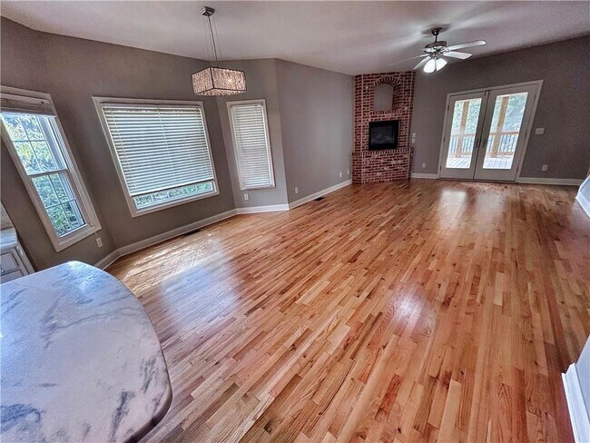 Building Photo - 4901 Planters Walk