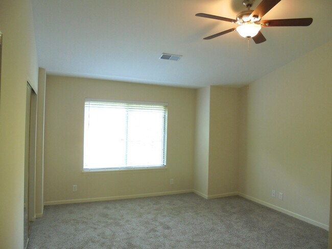 Building Photo - 1454 Walnut Hill Ave