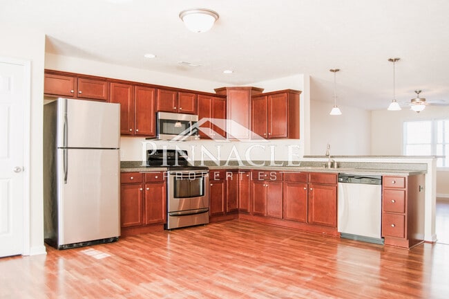 Kitchen - 106 Colonnade St