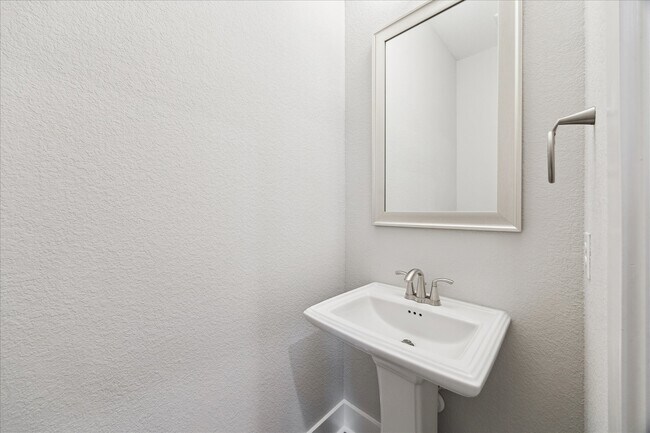 Building Photo - 15156 Parkland Canyon Dr