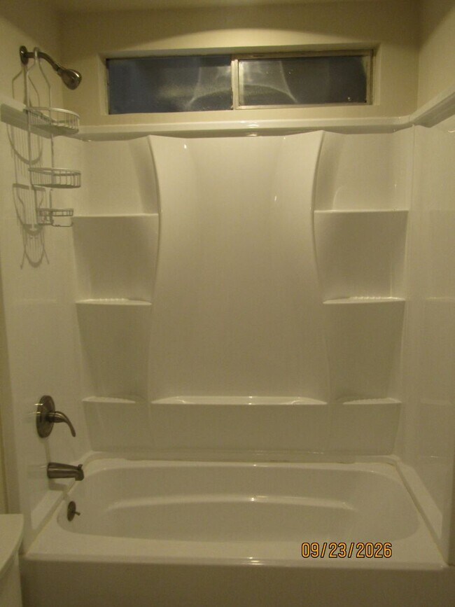 Building Photo - 2354 Pinercrest Dr