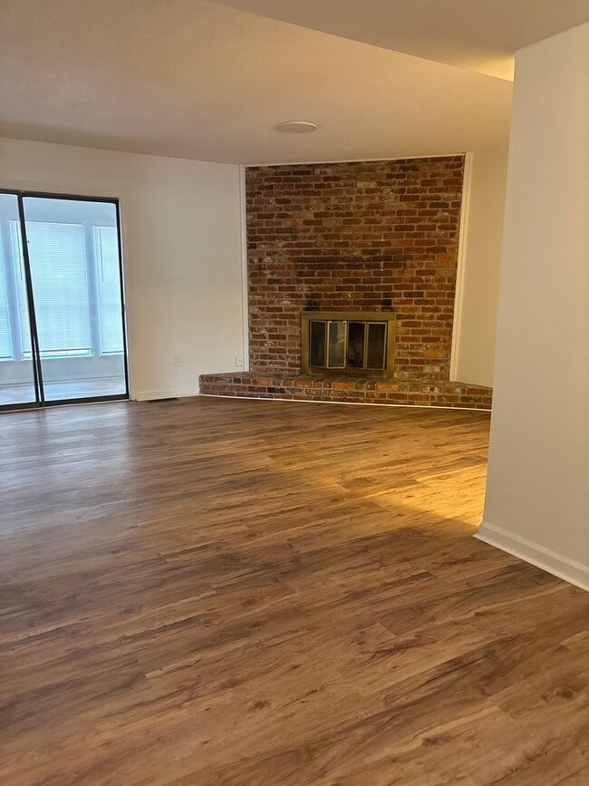 Building Photo - 00402