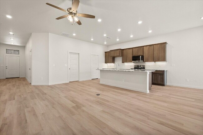 Building Photo - Beautiful New Build Home in Cypress Ranch!