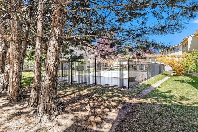 Building Photo - 1 Bed / 1 Bath Condo for Rent in Central Boulder $1,545/mo