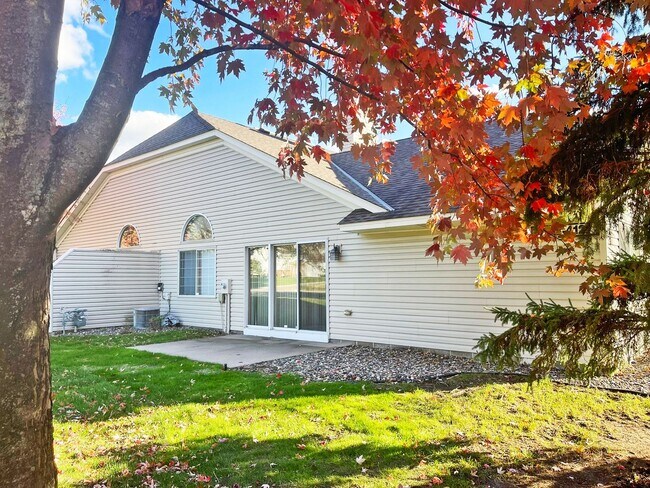 Building Photo - Luxury Maintenance-Free **One-Level Living...